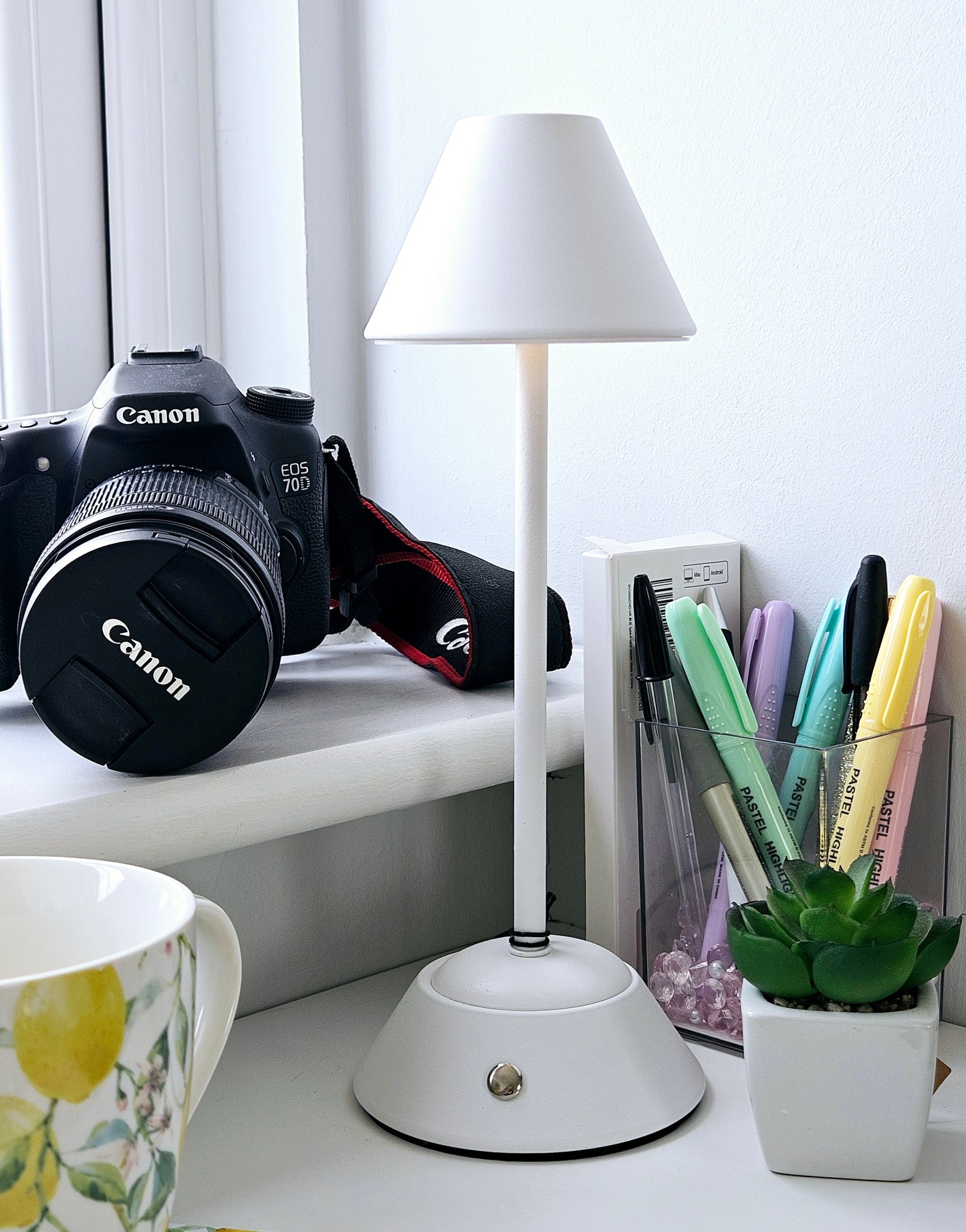 white hestia usb touch lamp