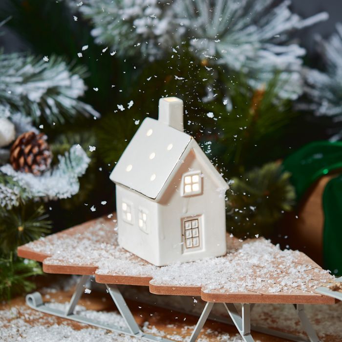 led ceramic White House with chimney and 5 holes in roof