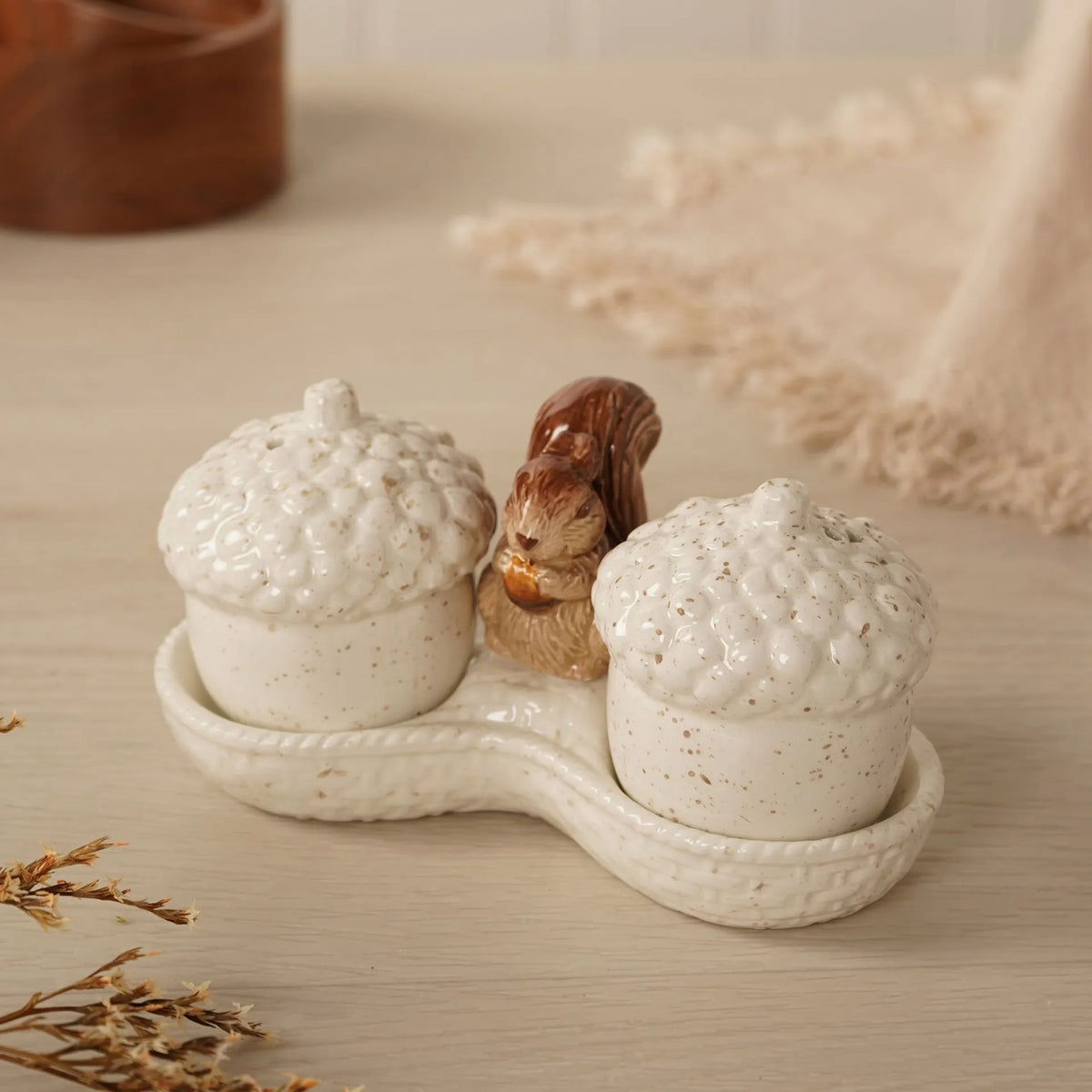 Country Living squirrel salt and pepper set with acorn shakers