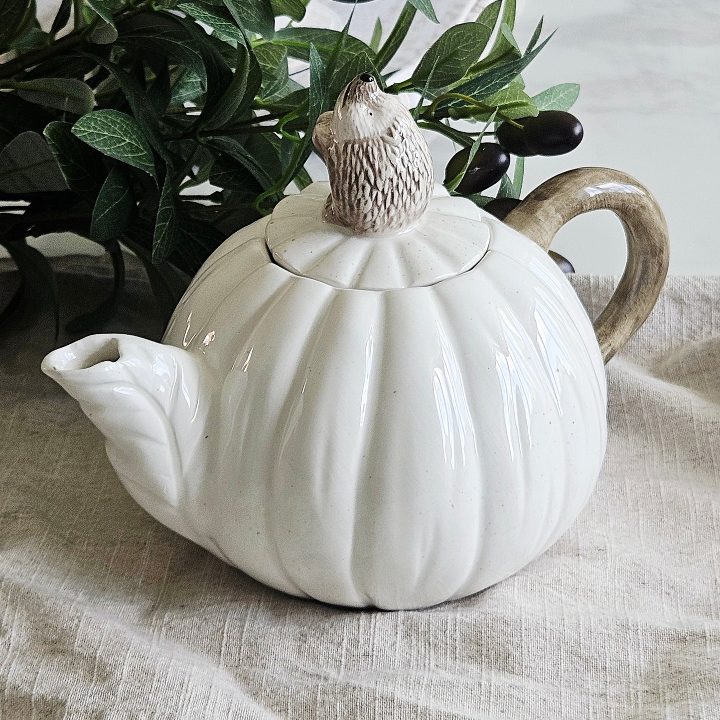 country living hedgehog teapot with hedgehog figurine on the lid and brown handle