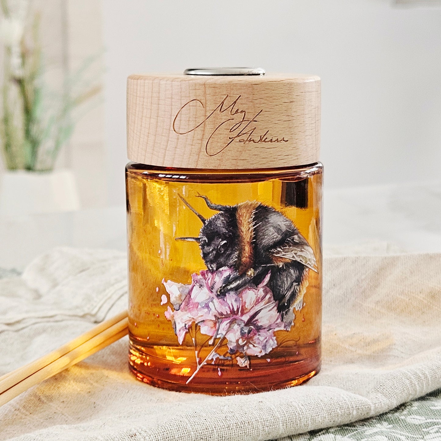 Bee meg Hawkins 150ml Reed diffuser with wooden cap and floral design