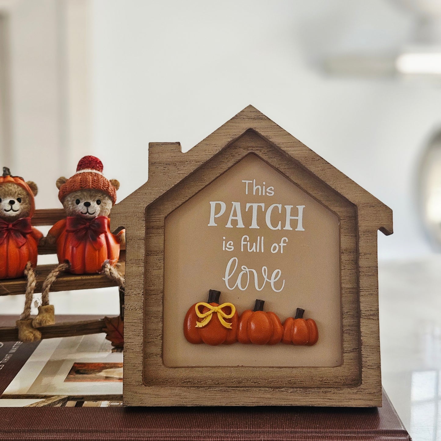 Wooden Framed House with Resin Pumpkins Easel Plaque – Autumn Decoration