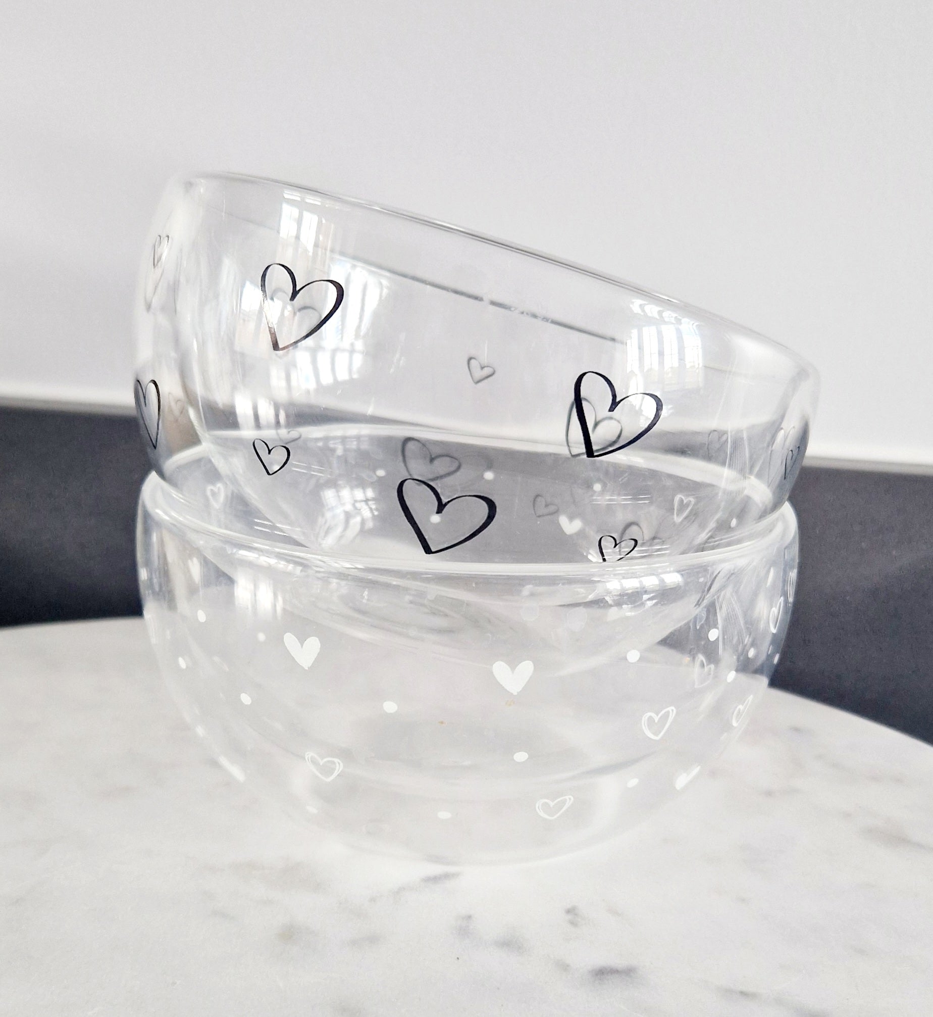 Double wall glass bowl with white small hearts and dots