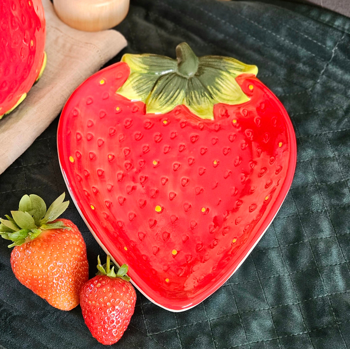 Strwbery Plates Strawberry Plate – Sweet Decor