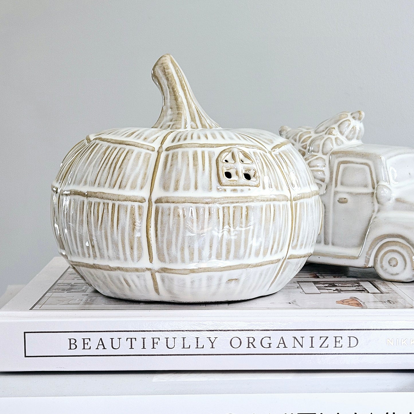 Returning June - Led Pumpkin House