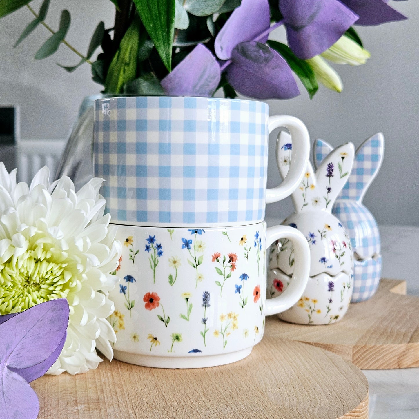 Stacking Set Of 2 Mugs Gingham and Flower Design