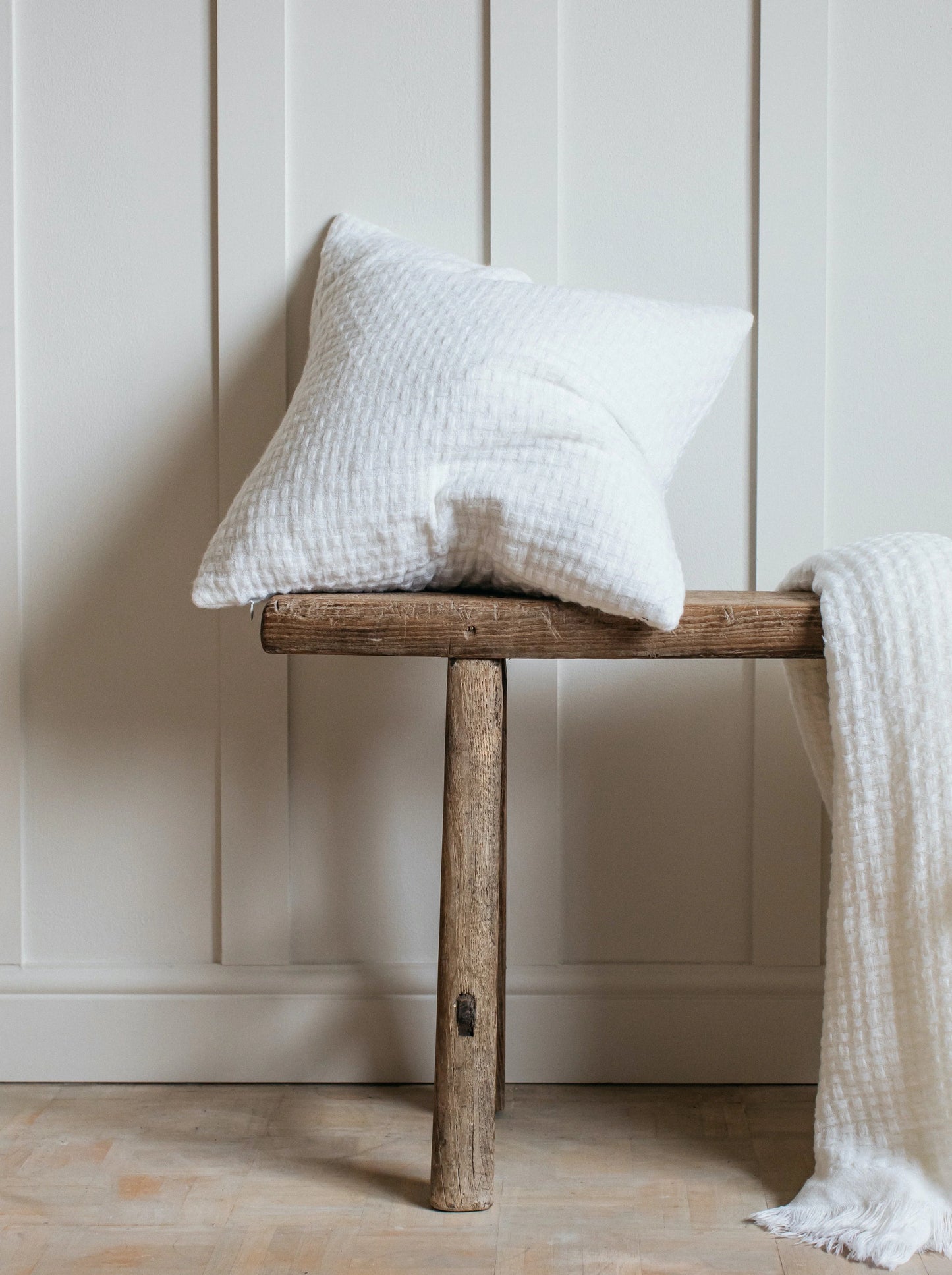 Hallen white basket weave cushion feather pad 50x50