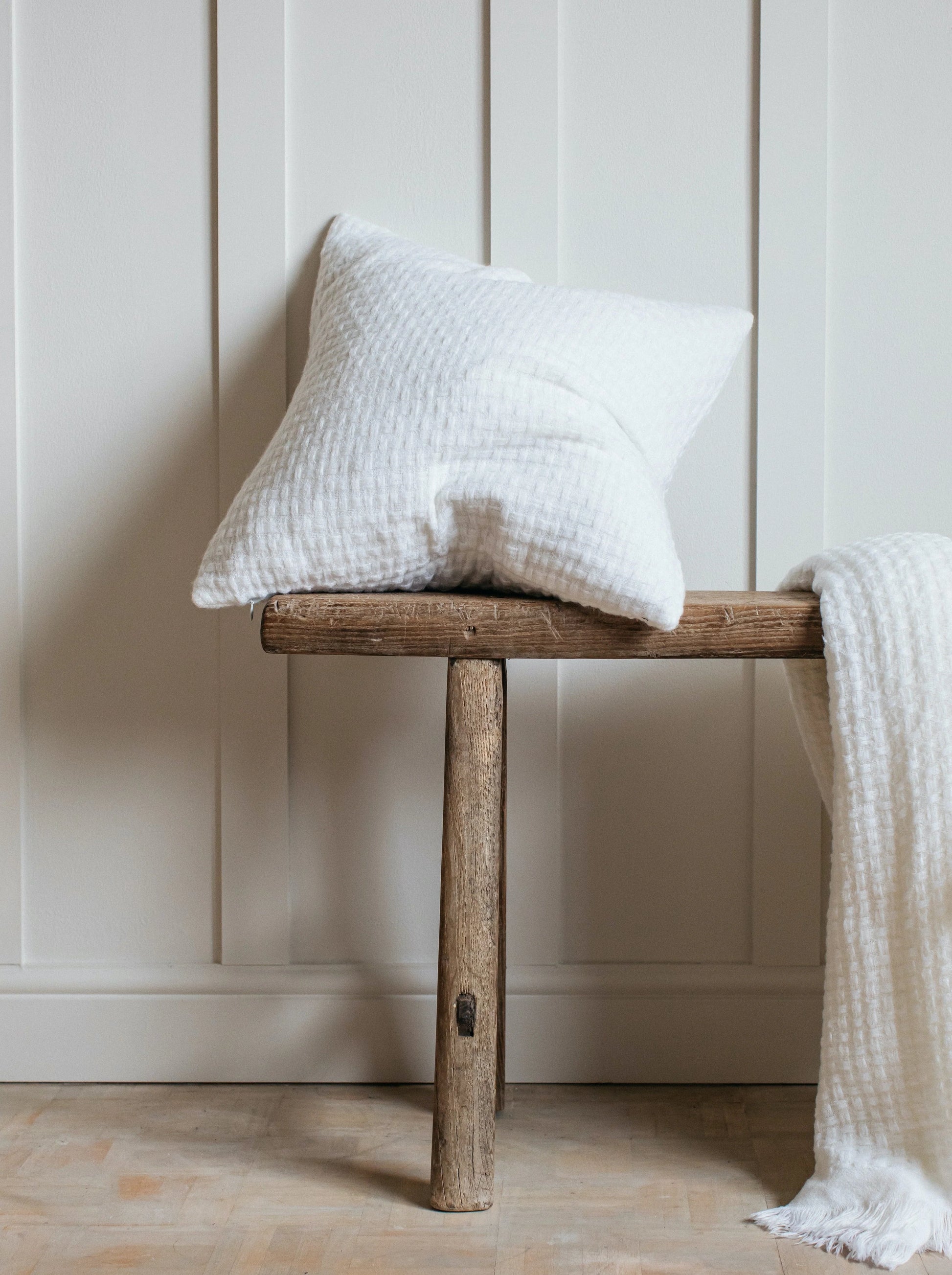 Hallen white basket weave cushion feather pad 50x50