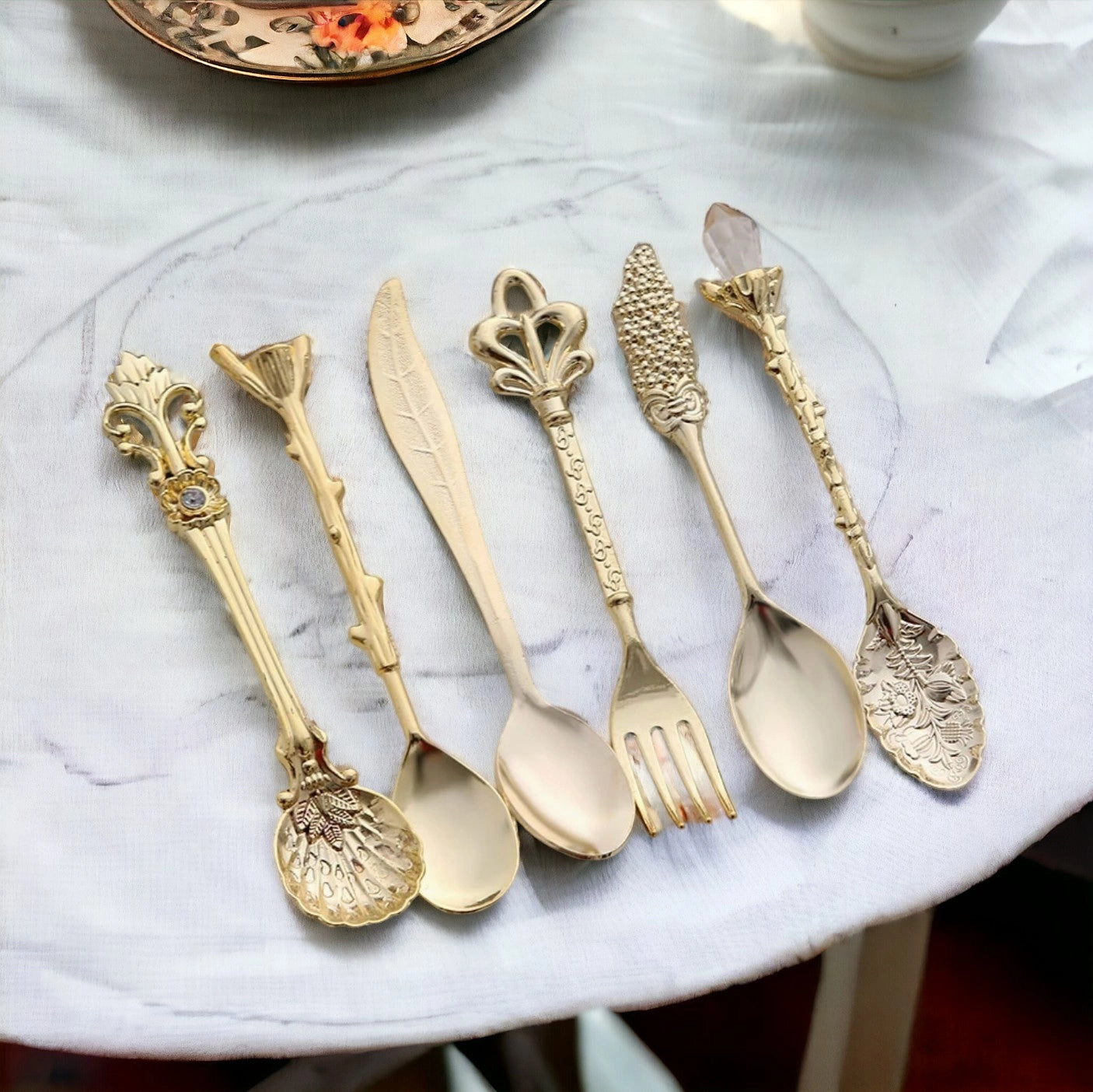 Decorative gold cutlery set vintage styled fork and spoons set of 6 