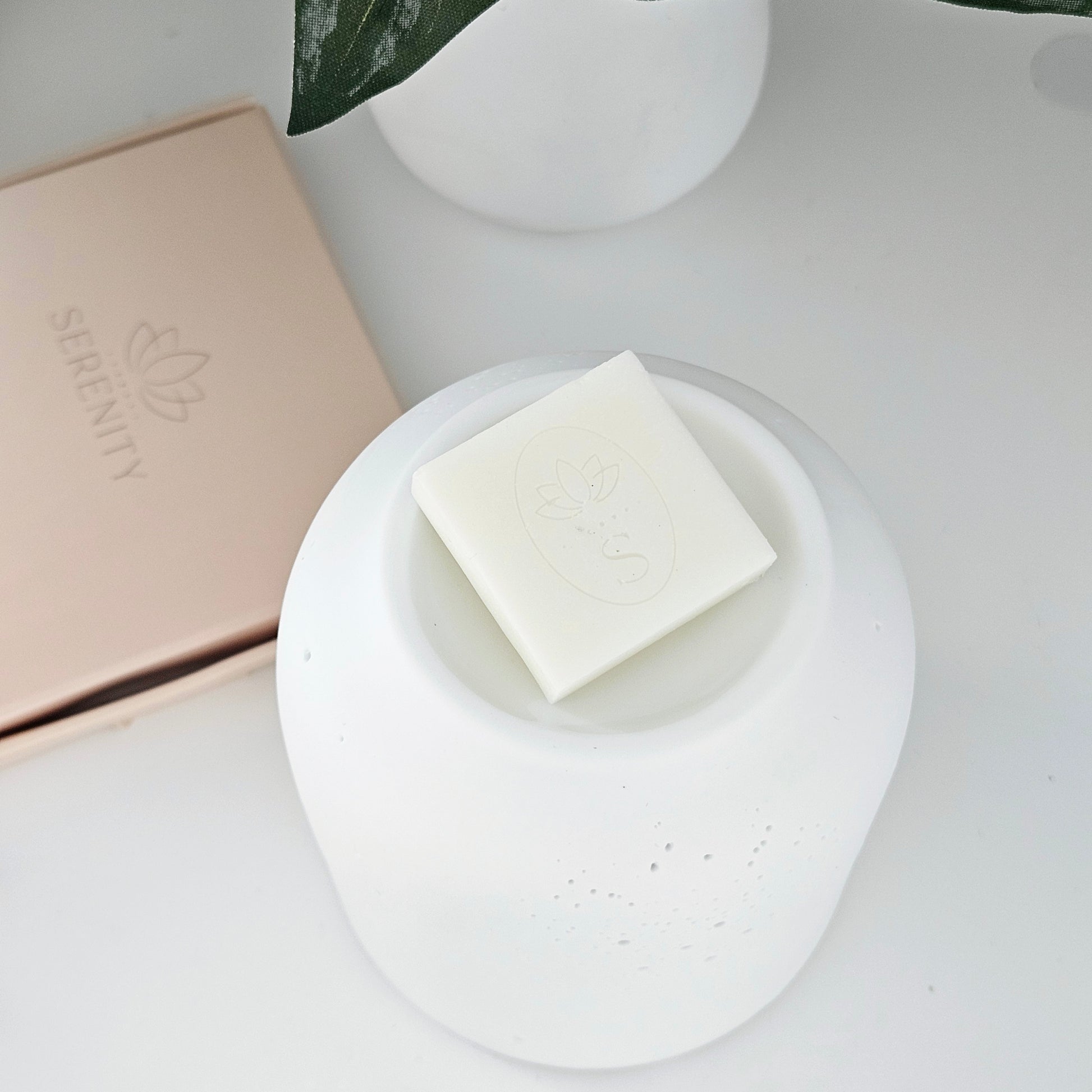 Serenity Flow Set Of 9 Wax Melts Bergamot, Myrrh & Sandalwood in a pink box
