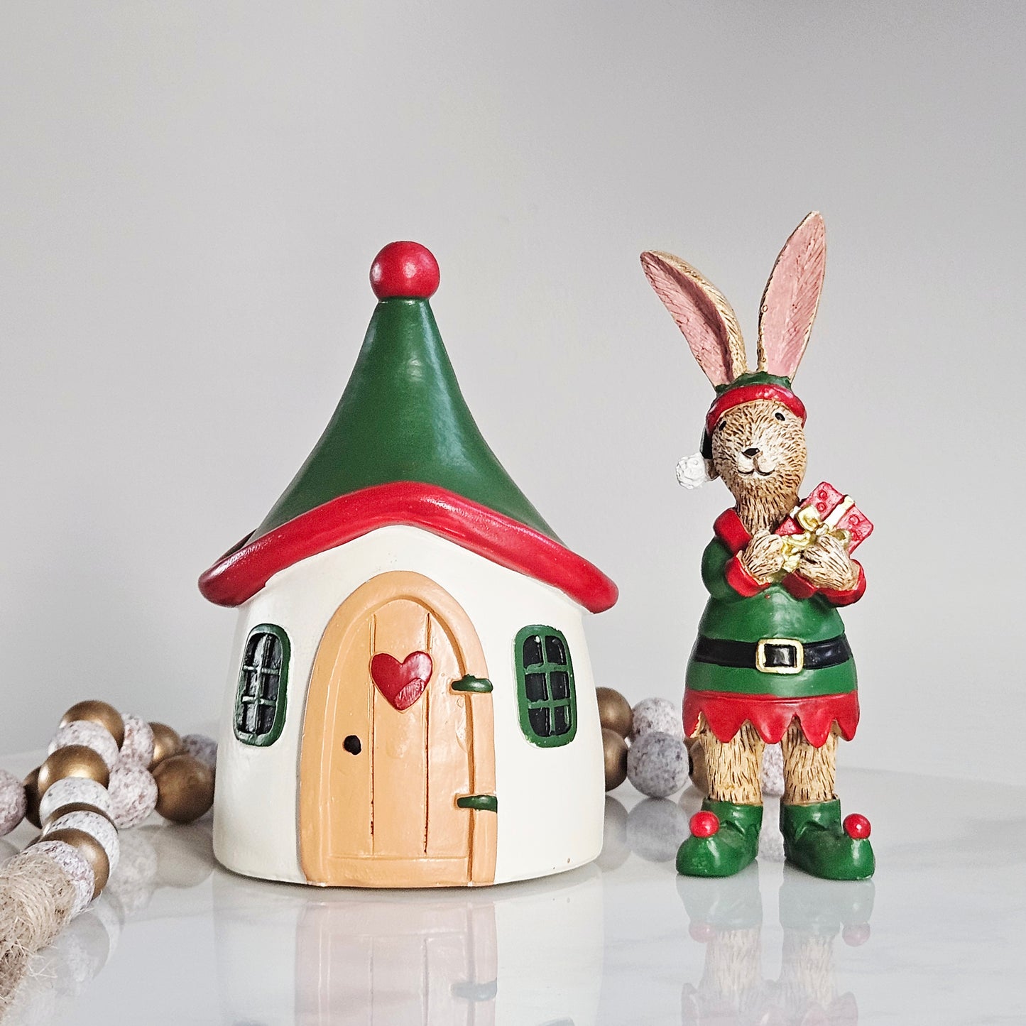Decorative elf house ornament 13cm with green roof and red top