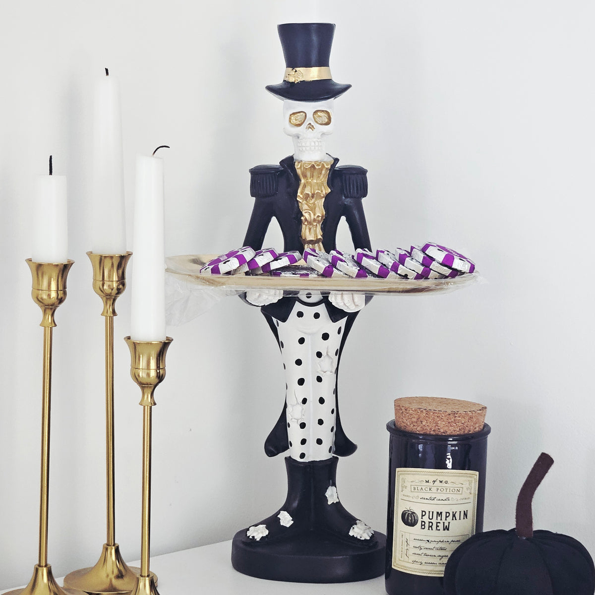 41cm skeleton with serving tray Halloween decoration gothic ornament holding sweets for spooky home décor