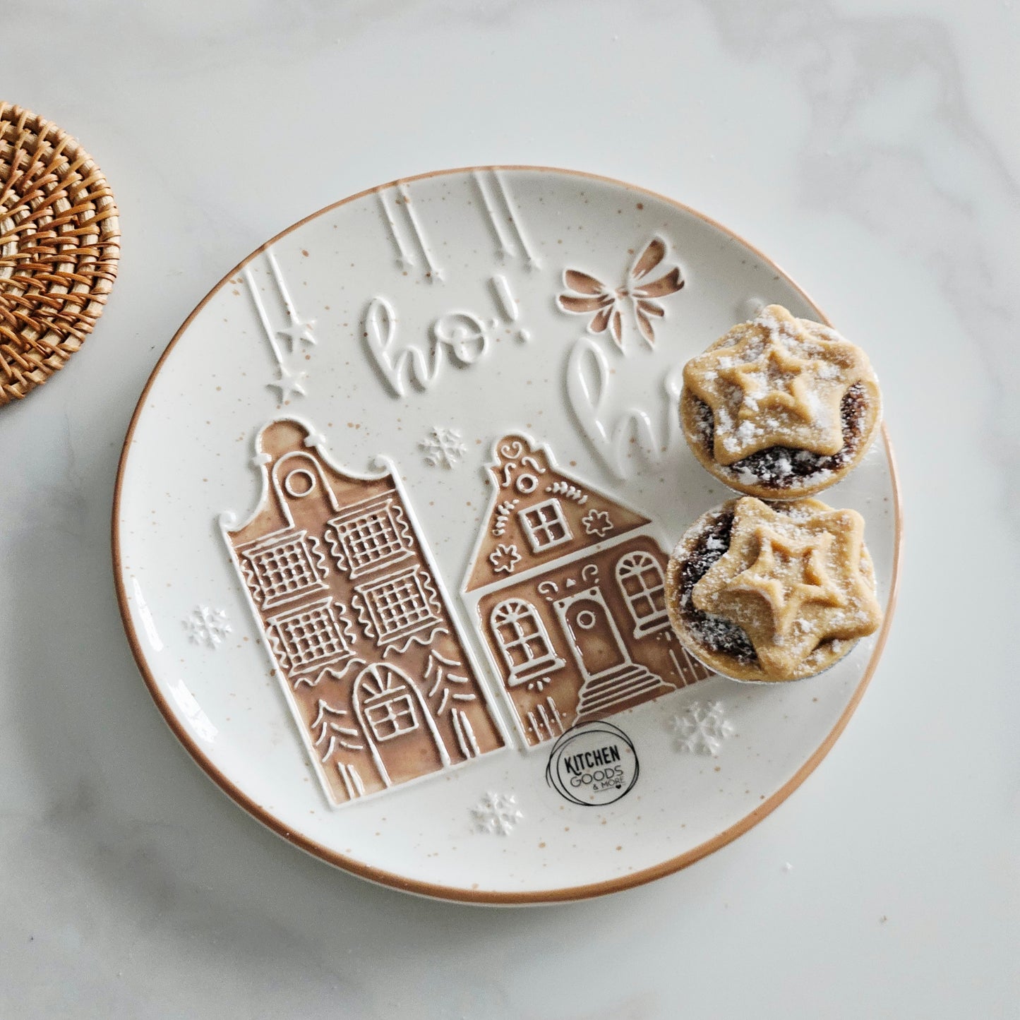decorative gingerbread house side plate with ho ho and snowflakes 21cm