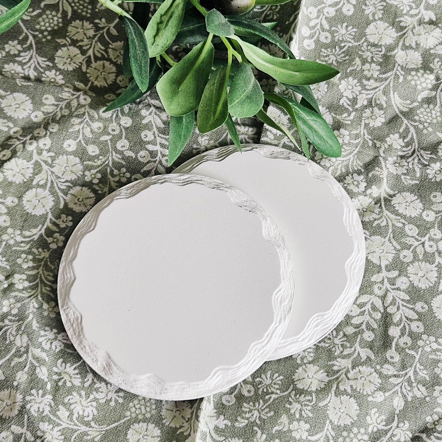 ceramic white patterned  edge set of 2 coasters