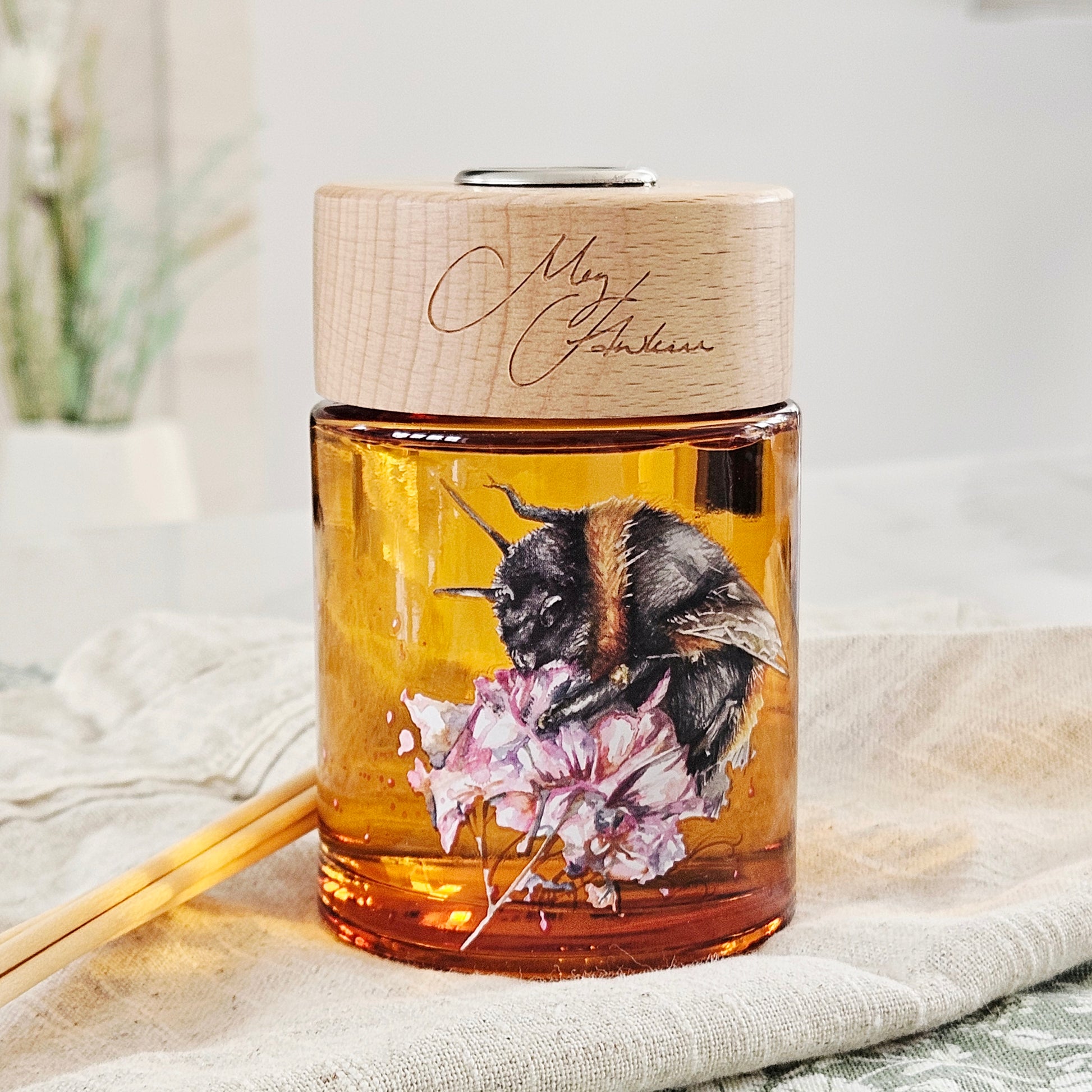 Bee meg Hawkins 150ml Reed diffuser with wooden cap and floral design 