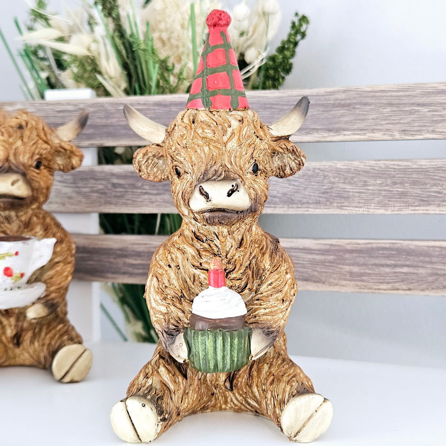 Highland Cow Party Hat & Cup Cake