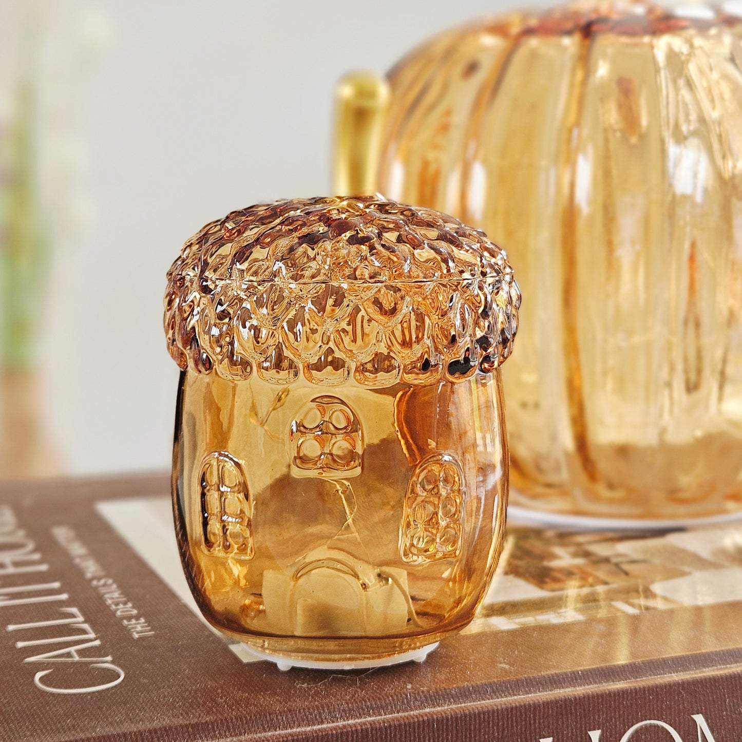small led acorn light up amber colour decor piece