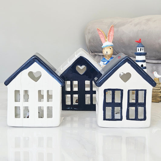 Decorative ceramic led beach houses in white and navy blue with heart motif