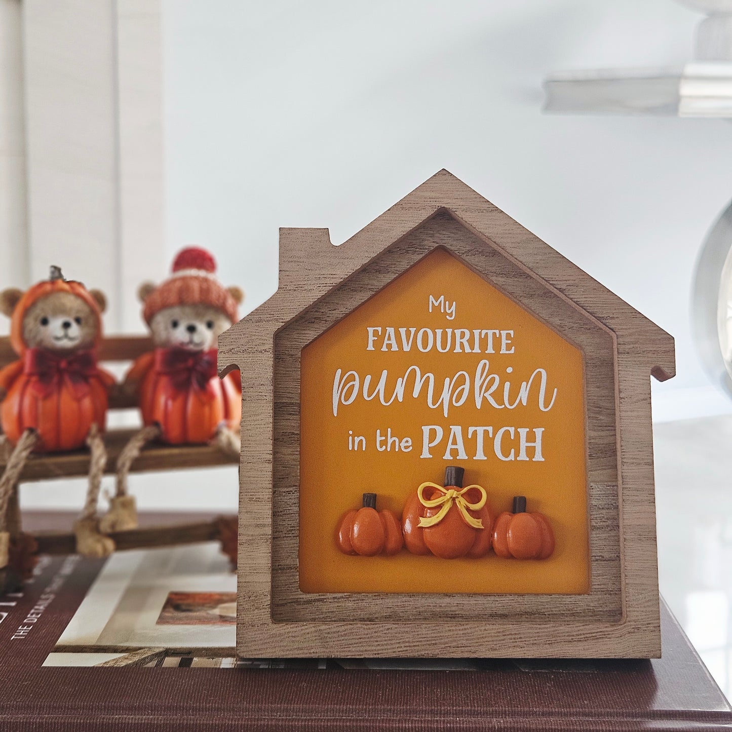 Wooden Framed House with Resin Pumpkins Easel Plaque – Autumn Decoration